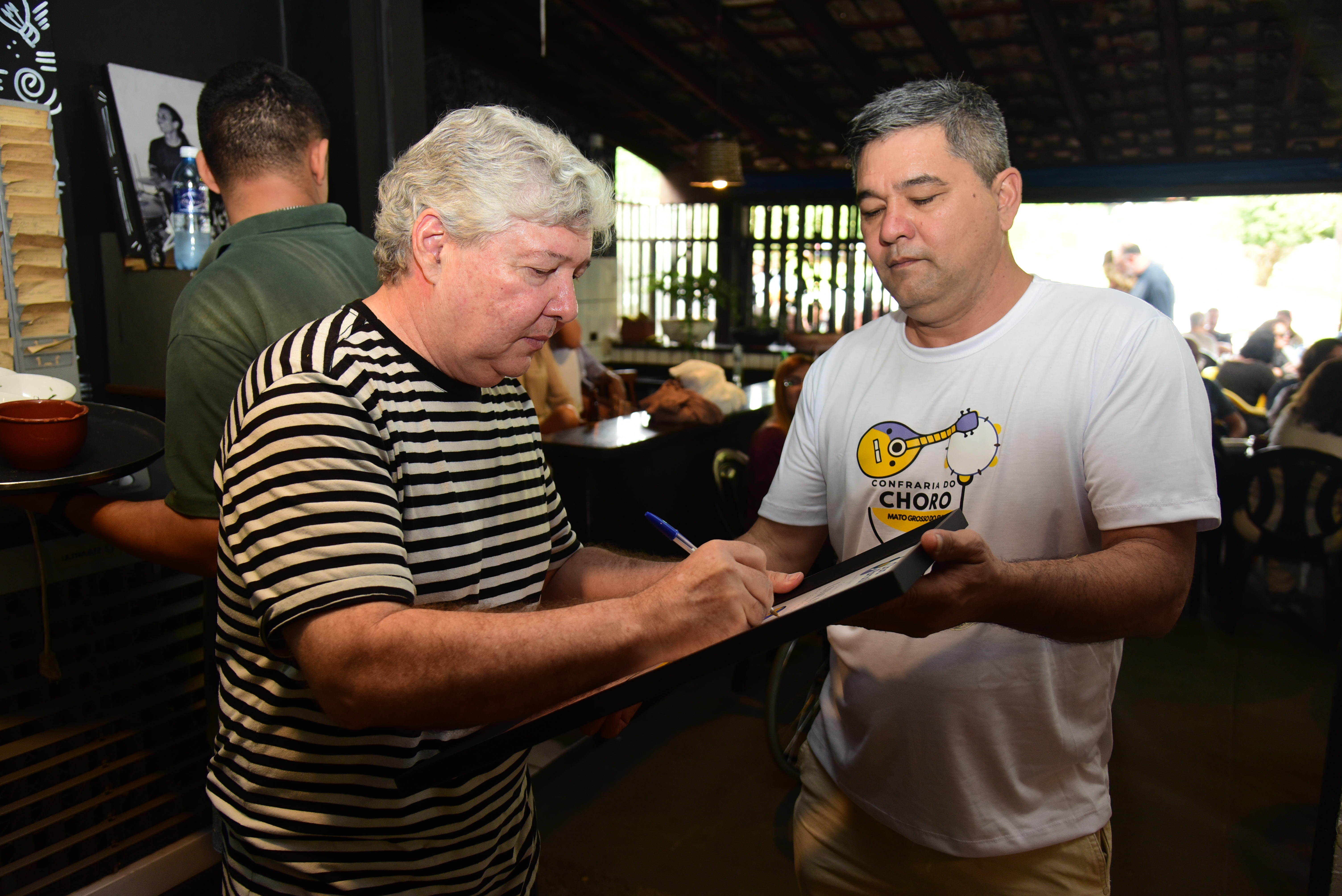 Ilustração lateral esquerda